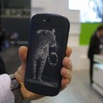 Mirror: «YotaPhone 2 – самый нелепый смартфон последних лет»
